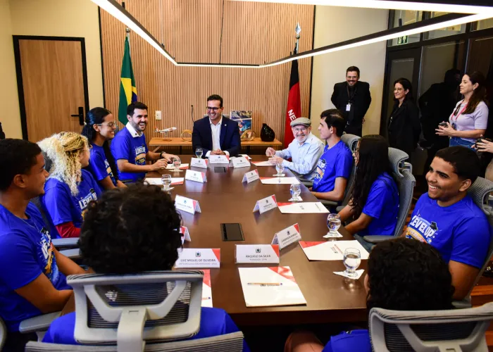 Rede Estadual: Aprovados em 1º lugar no Sisu são recebidos pelo governador da Paraíba e secretário da Educação