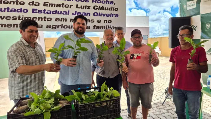  O evento de entrega aconteceu na sede da Emater-RO em Rolim de Moura e reuniu produtores rurais, autoridades locais e representantes do setor agrícola (Foto: Ricardo Barros | Assessor Parlamentar)