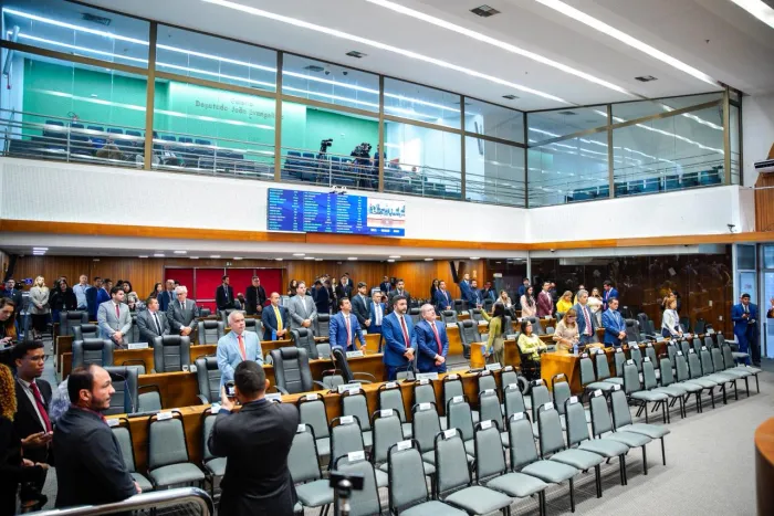 Assembleia faz minuto de silêncio em memória do ex-prefeito Vicente da Galiléia