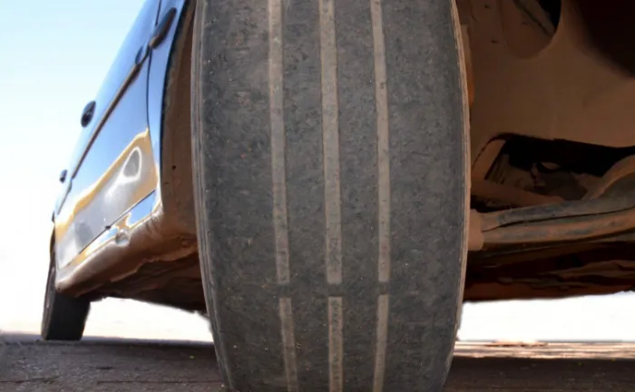 Além de multa e pontos na CNH, os pneus carecas representam um risco à segurança do condutor, passageiros e demais usuários da via, principalmente em pistas molhadas - Foto: Félix Carneiro/Governo do Tocantins