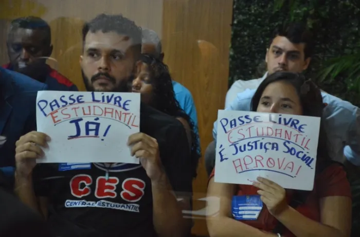 Câmara aprova orçamento 2026 com R$ 15 mi para o Passe Livre Estudantil