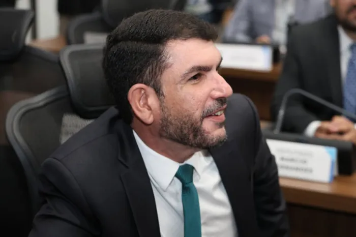 Projeto de Jamilson Name sobre cartazes informativos de depressão infantil avança na CCJR