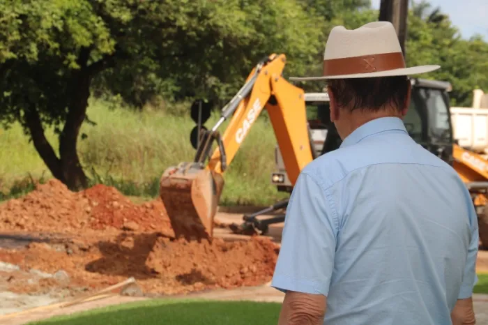 Prefeito vistoria trabalhos de recuperação de vias feitos pela concessionária Águas de Sinop