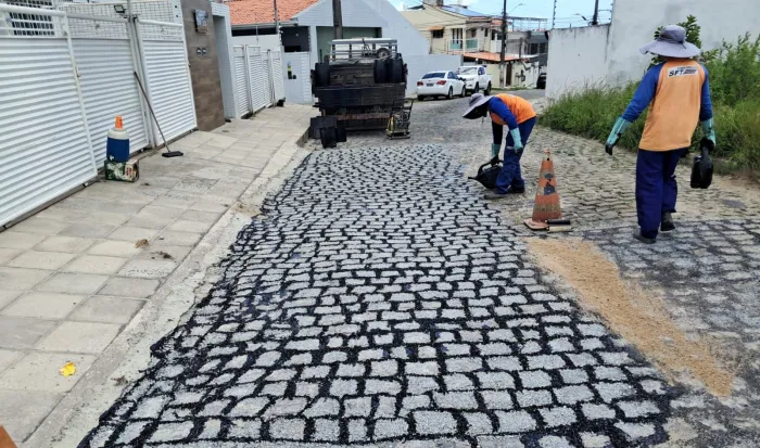 Seinfra segue com a operação tapa-buraco e serviços de manutenção na rede de drenagem