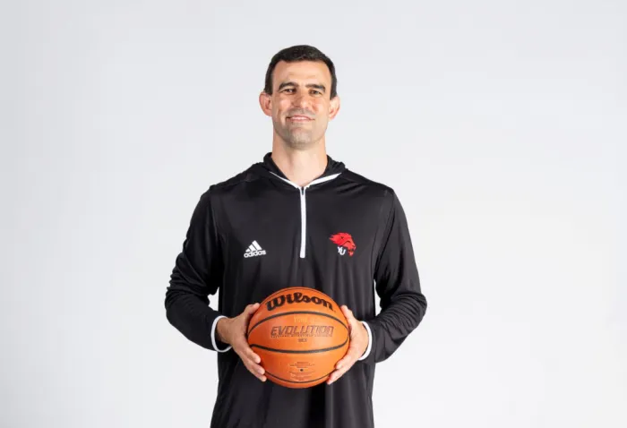 Treinador de basquete que estudou na Udesc Cefid constrói trajetória nos Estados Unidos e no Canadá