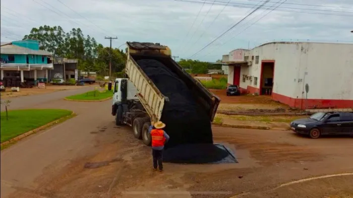O DER tem executado serviços de manutenção asfáltica em várias regiões do estado