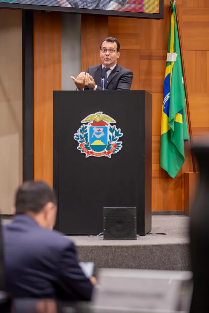 Lúdio pede explicações ao governo de MT sobre obra que causou erosão no Morro de Santo Antônio