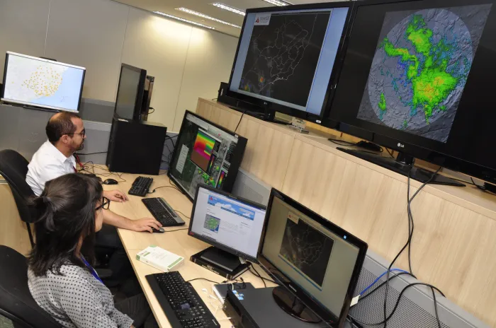 Sala de Situação do Sistema de Meteorologia e Recursos Hídricos de Minas Gerais fortalece gestão de riscos e amplia resposta a eventos extremos