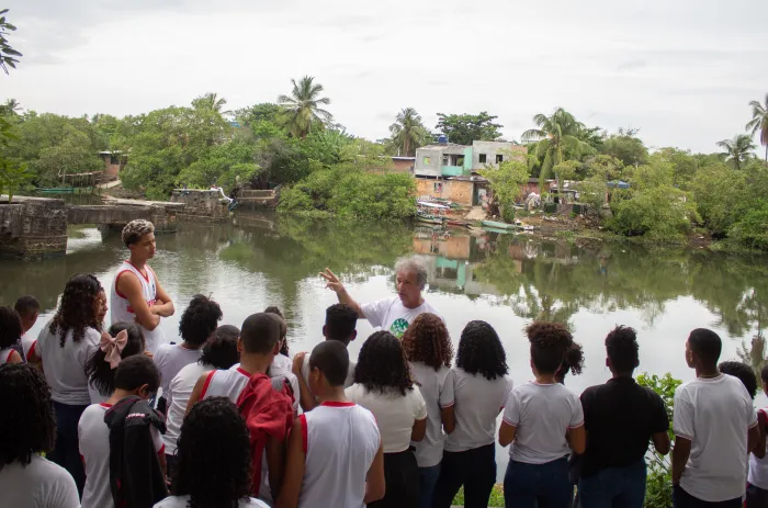 Alunos da rede municipal participam de city tour e exibição de documentário em alusão ao Levante do Rio Joanes