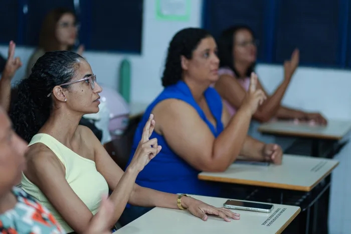 Curso de Libras da Seduc fortalece inclusão e tem alta procura por turmas no Básico 1 e 2