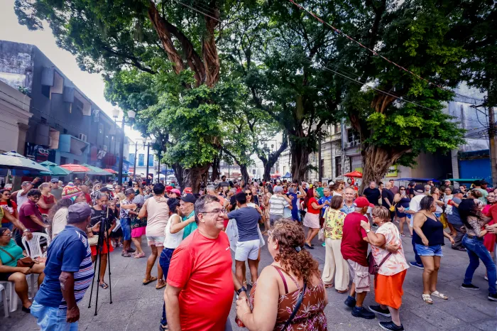 Salete Marrom leva frevo, choro e samba ao Sabadinho Bom