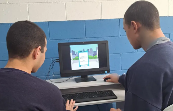 Nos encontros, os jovens criaram histórias a partir de temas escolhidos por eles mesmos