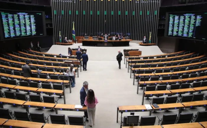 Deputados analisam pedidos de urgência para projetos de lei; acompanhe