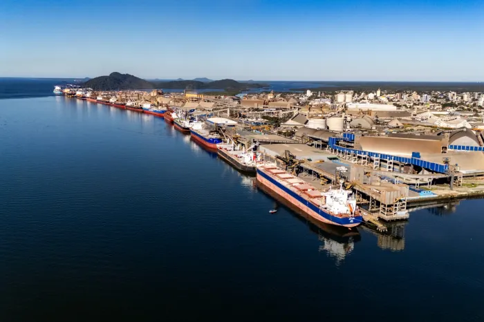 No Porto de Paranaguá, foram leiloados no mesmo dia três terminais que obtiveram mais de R$ 850 milhões em valor de outorga - Foto: Claudio Neves