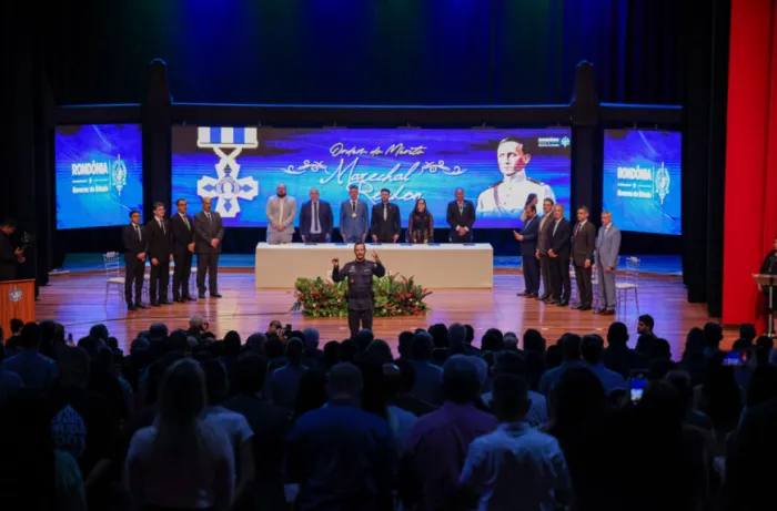 Cerimônia de outorga da Medalha Marechal Rondon no Palácio das Artes, em Porto Velho