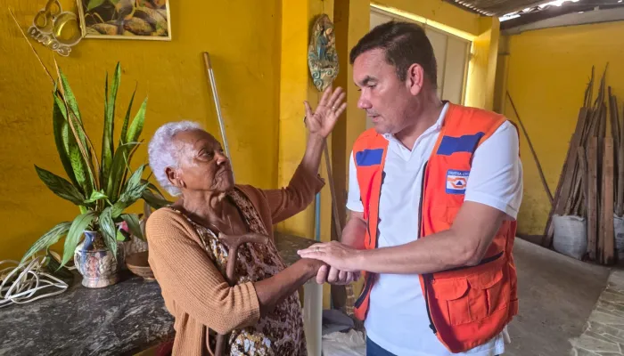 Prefeito Gustavo Carmo visita comunidades afetadas pelos temporais em Alagoinhas