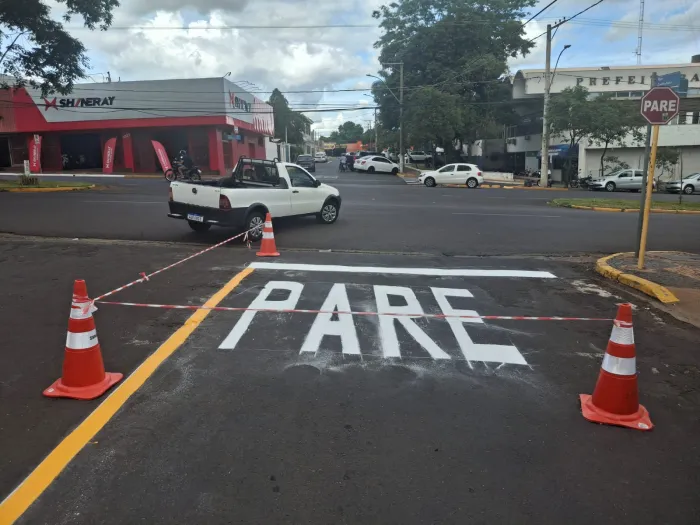 Prefeitura melhora sinalização na Avenida Brasília e no Bairro Primavera