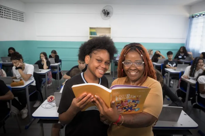 Com mais aulas de português, escolas de SP avançam no Saresp e maior quantidade de alunos chega ao nível avançado