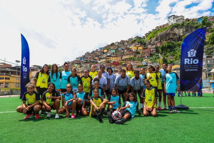 O projeto Rio: Capital do Futebol Feminino levará a prática a dez Vilas Olímpicas, impactando 500 meninas de 10 a 15 anos. - Beatriz Gimenes/SMEL