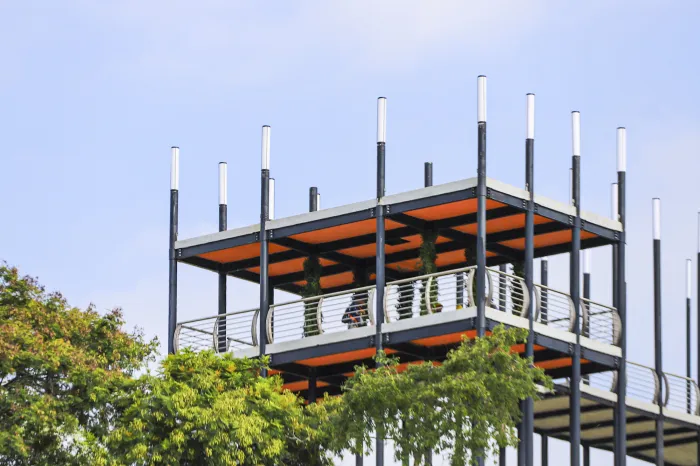 Prefeito inaugura mirante no Parque Oeste Ana Gonzaga e celebra dois casamentos