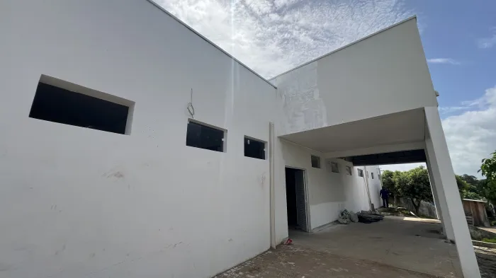  A obra do Hospital Municipal de Monte Negro segue avançando com recurso destinado pelo deputado estadual Pedro Fernandes (PRD) (Foto: Assessoria Parlamentar)