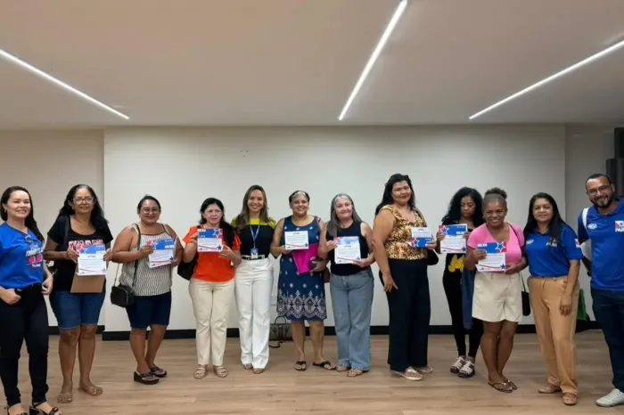 Assistidas da Fundação ParáPaz recebem cheques do programa 