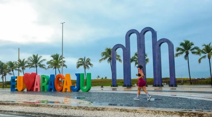 Aracaju é porta de entrada para os turistas, que se encantam com a Orla da Atalaia, considerada uma das mais bonitas do Brasil / Foto: Max Carlos/Setur