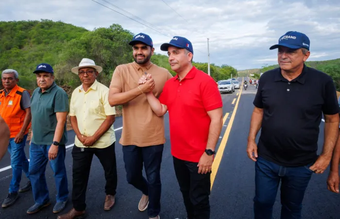 Mais de 30 caçambas foram usadas para recuperar a rodovia - Thiago Sampaio/ Agência Alagoas