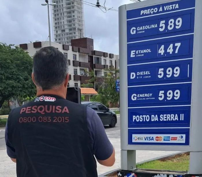 Preço da gasolina oscila entre R$ 5,75 e R$ 6,09 e 95 postos mantêm valor da pesquisa anterior