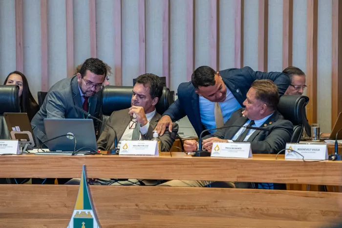 Reintegração de policiais e violência contra a mulher são temas de sessão ordinária