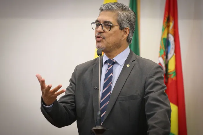 Edvaldo Magalhães denuncia falta de turma de ensino médio para alunos do Jordão