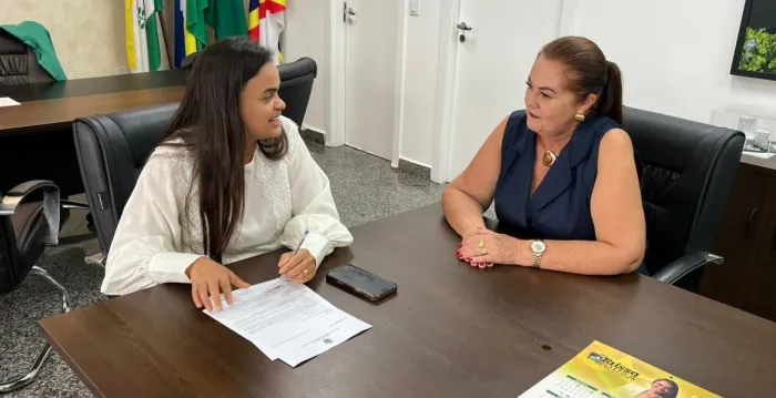  Parlamentar recebeu em seu gabinete na Alero a prefeita de Pimenteiras do Oeste, Valéria Garcia (Foto: Luís Gustavo | Assessoria Parlamentar)