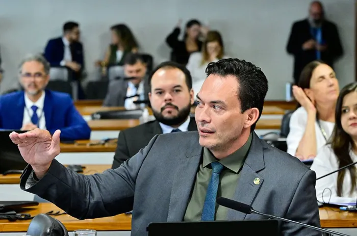 Styvenson Valentim apresentou relatório favorável ao PL 1.033/2025, de Soraya Thronicke, aprovado pela CDH - Foto: Geraldo Magela/Agência Senado