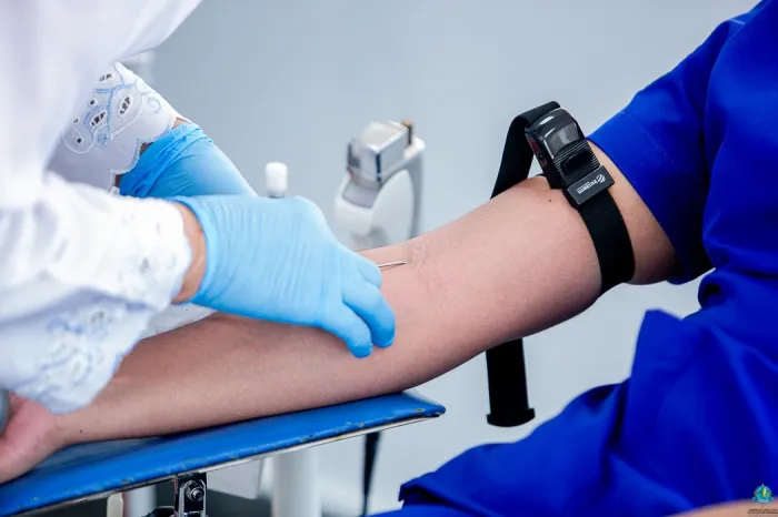  Voluntário doando sangue na campanha da Fhemeron em parceria com a Alero (Foto: Thyago Lorentz | Secom ALE/RO)