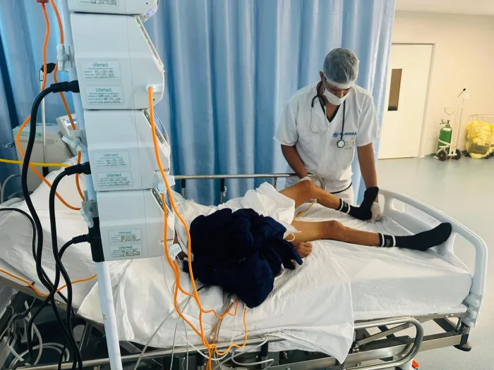 Exercícios assistidos fortalecem a respiração e os movimentos, acelerando a recuperação na UTI - Cláudia Valéria de Oliveira