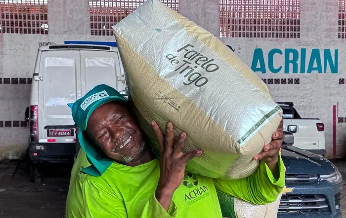 Catadores recebem apoio da Prefeitura com suplemento para alimentação dos equinos