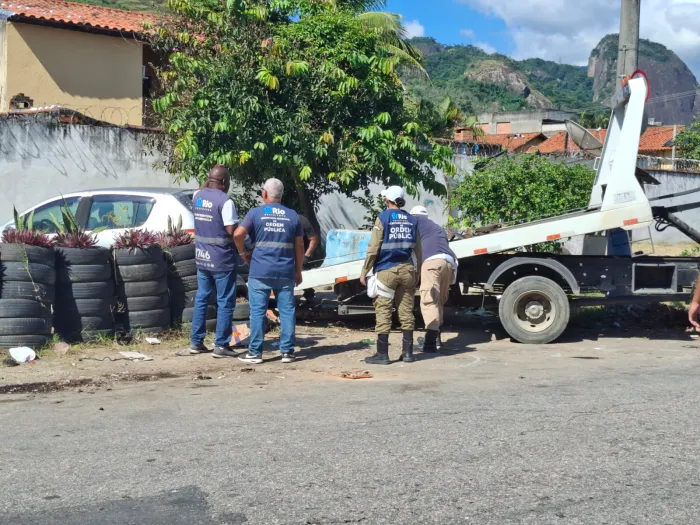 Espaço utilizado para descarte de sucatas de veículos e lixo será transformado em área de lazer para moradores. Foto: Divulgação/Prefeitura