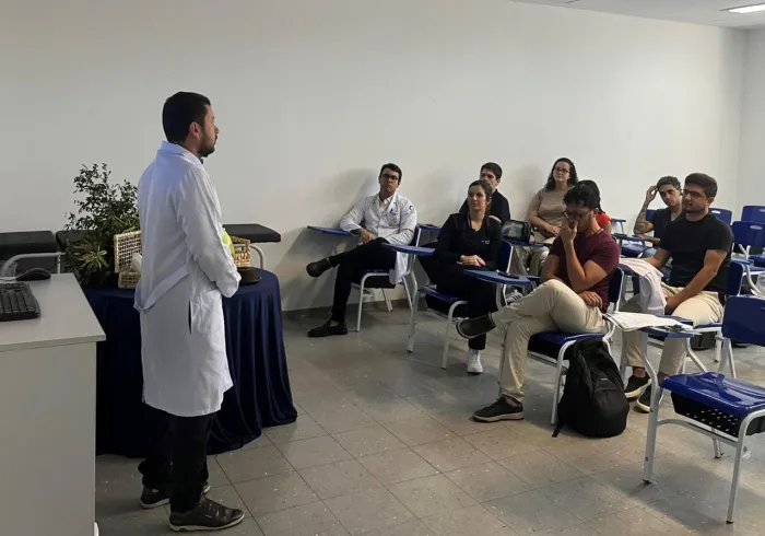 Nove médicos iniciaram a residência nas áreas de clínica médica, neurologia, endoscopia e medicina intensiva - Divulgação