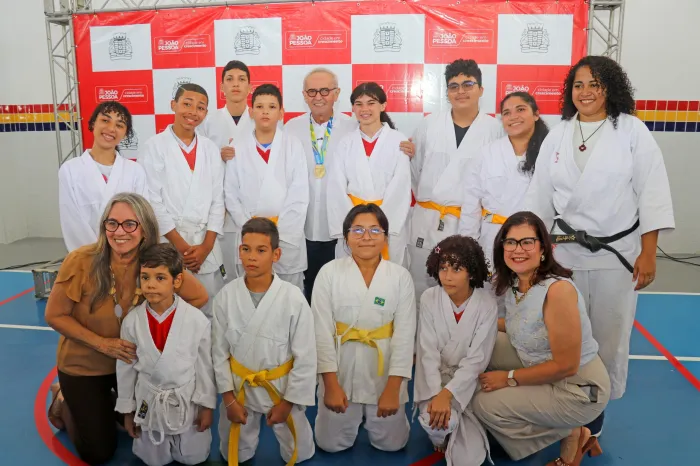 Cícero Lucena entrega 56ª escola reconstruída pela gestão municipal e destaca modernização da Rede de Ensino