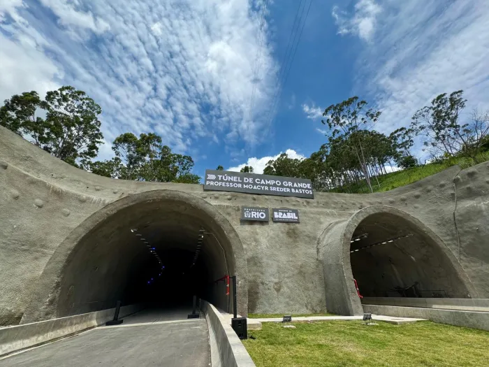 Primeiro túnel da história do bairro reduz tempo de viagem e reorganiza o trânsito no entorno das estradas da Caroba e da Posse. Foto: Beth Santos