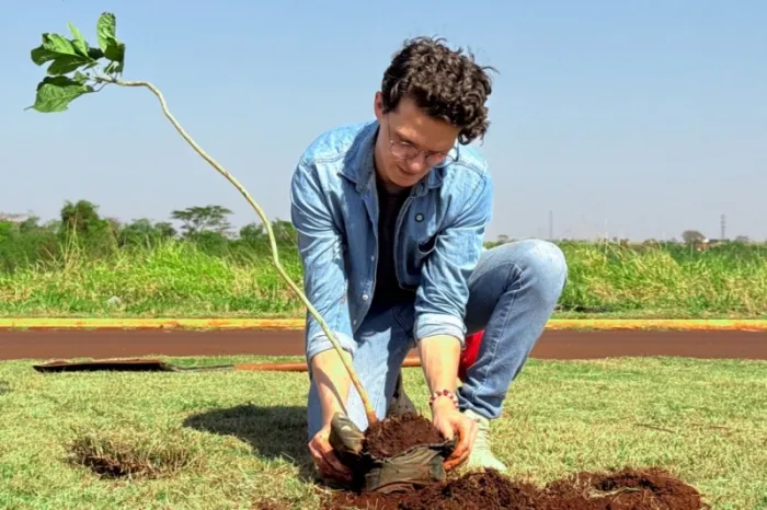 Vereador Franklin (PT) durante ação do Muda Dourados (Foto: Assessoria/CMD)