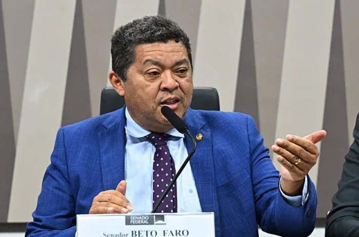 O senador é o relator da medida provisória que instituiu as novas regras desse seguro, que é um auxílio pago a pescadores que ficam sem trabalhar nos períodos de proibição da atividade - Foto: Jefferson Rudy/Agência Senado
