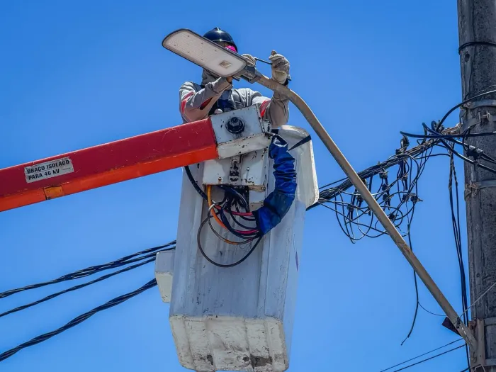 Ipitanga começa a receber iluminação em LED por meio do Programa Banho de Luz