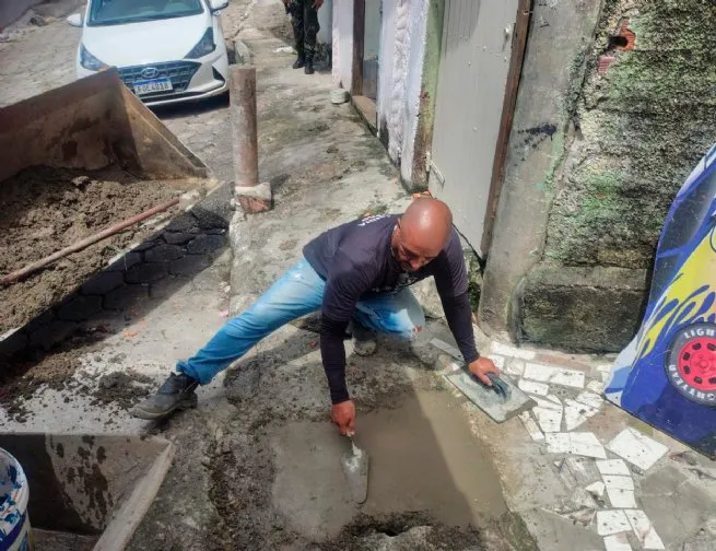 Prefeitura de São Sebastião realiza manutenção em galeria e substitui tampas de bueiro na Olaria