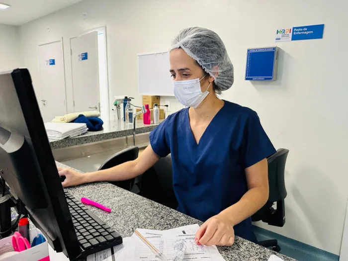 Layne Farias da Silva Carvalho exerce a profissão há mais de uma década - Cláudia Valéria de Oliveira /Ascom HRPI