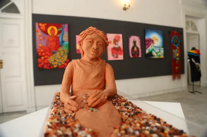 Vinte artistas alagoanas ocupam o Museu Palácio Floriano Peixoto com obras que apresentam diferentes olhares sobre a experiência feminina - Tatiane Almeida / Ascom Secult