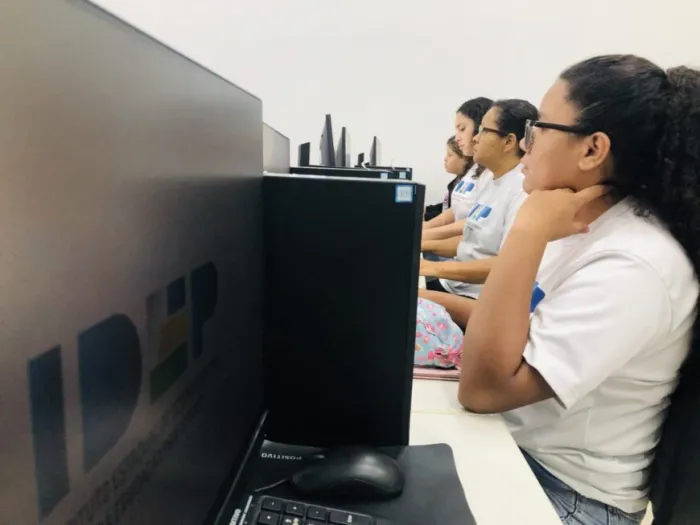 Avanço tecnológico  gera novas oportunidades para estudantes atualizarem o currículo com conhecimentos em diferentes áreas