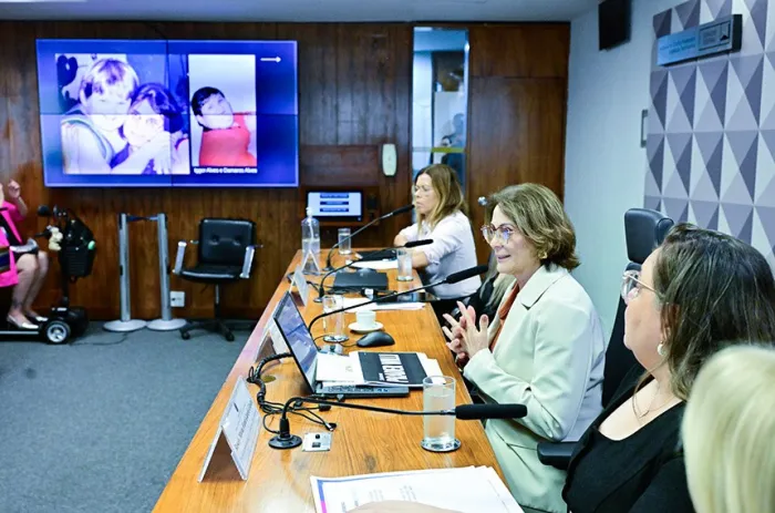 Os participantes defenderam diagnóstico precoce, tratamento adequado, organização da linha de cuidados no SUS e apoio às famílias dos pacientes, além do combate ao bullying - Foto: Geraldo Magela/Agência Senado