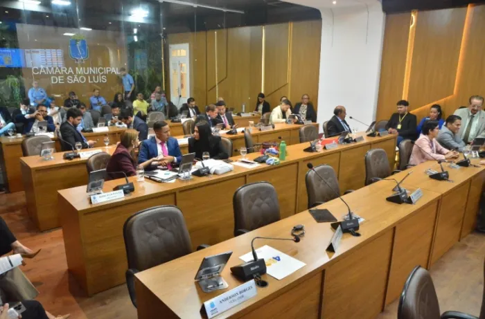 Câmara tem sessão marcada por reverência a luta das mulheres por respeito e direitos