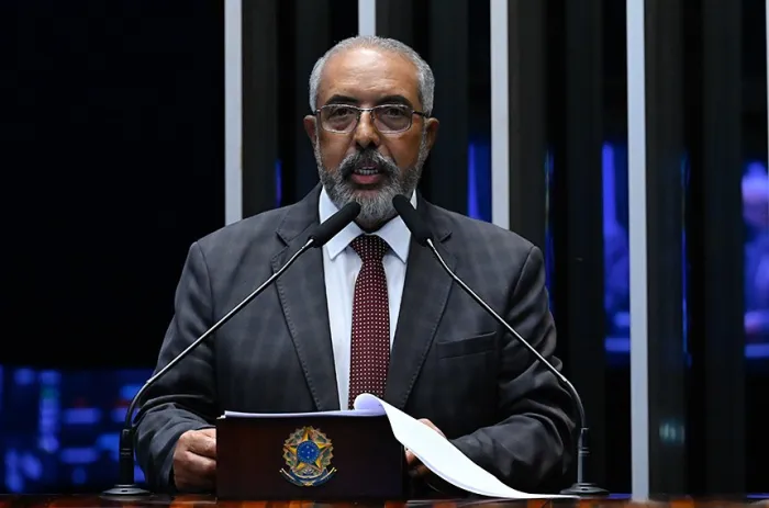 Paim destaca papel de Alceni Guerra na criação da licença-paternidade